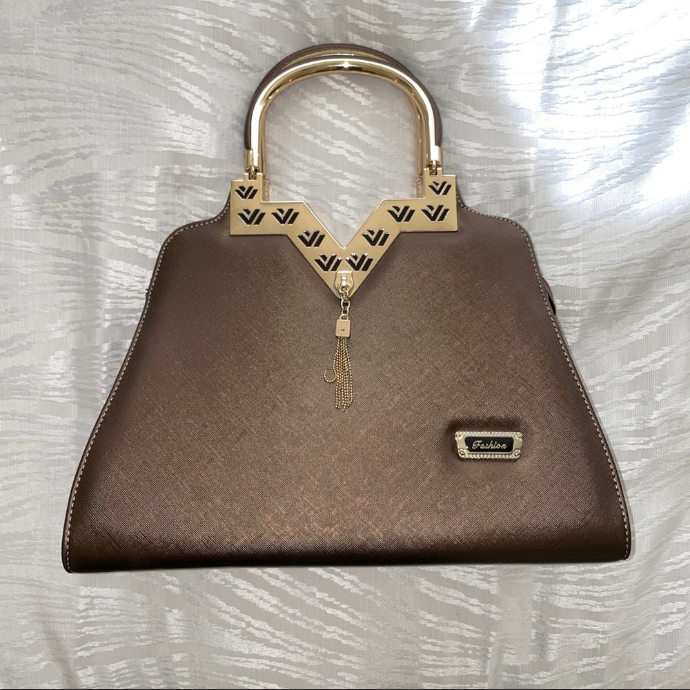 Brand New! Gorgeous brown and gold purse
